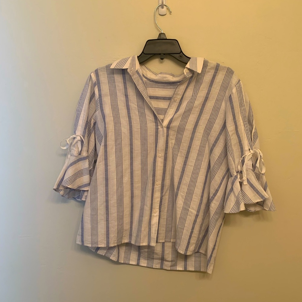 Medium collard shirt with ruffle sleeves